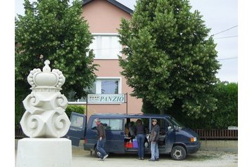 Унгария Privát Fertőd, Екстериор